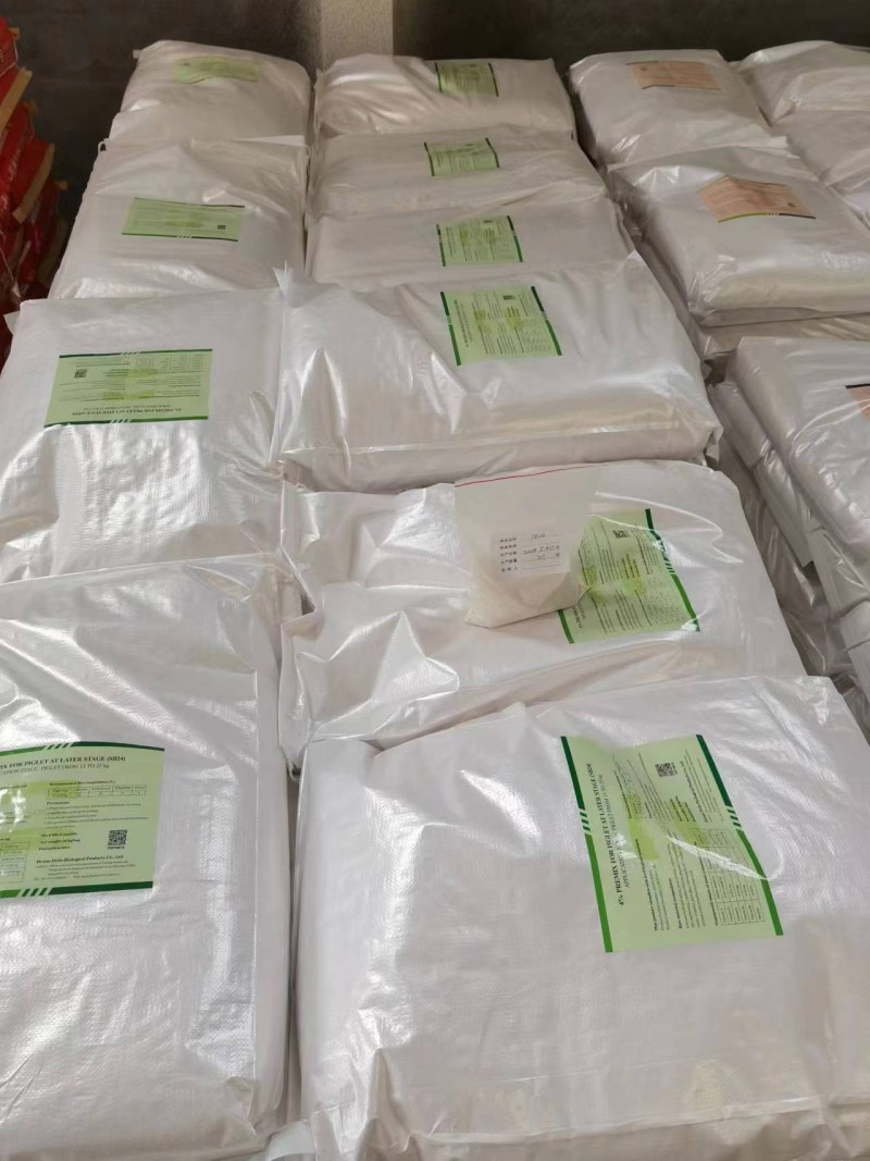 মুরগির জন্য খাদ্য additives